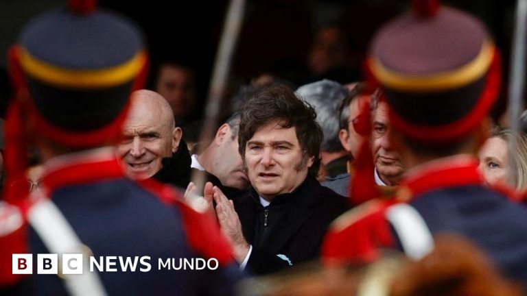 La polémica que ha generado la designación de Milei del primer militar como ministro de Defensa en Argentina desde el regreso de la democracia hace 42 años