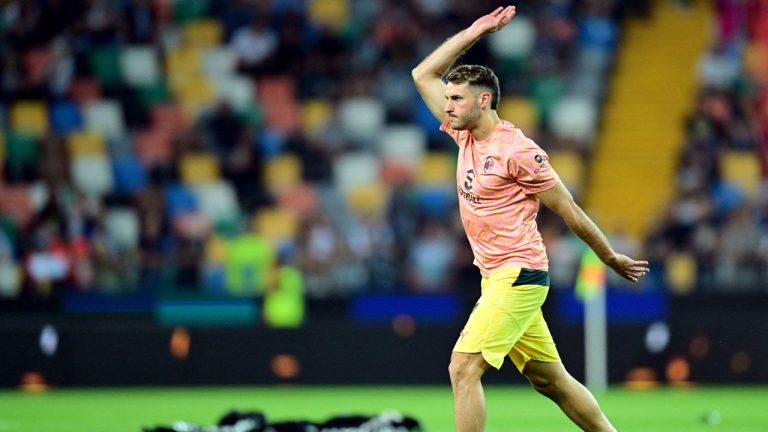 Milan cuenta con Santiago Gimenez en un momento importante