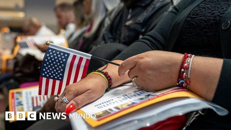 «Nuestra vida está en una especie de limbo»: hablan migrantes que estaban a un paso de ser estadounidenses, pero el gobierno de Trump canceló su ceremonia de ciudadanía