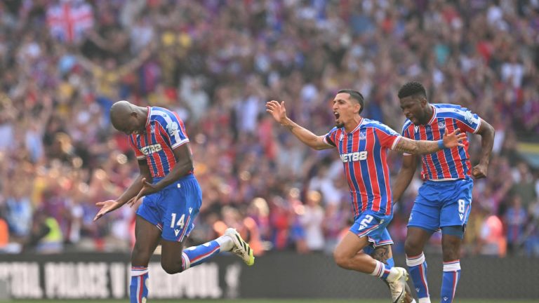 Tabla de la Premier League tras el empate del Liverpool y gol de Daniel Muñoz