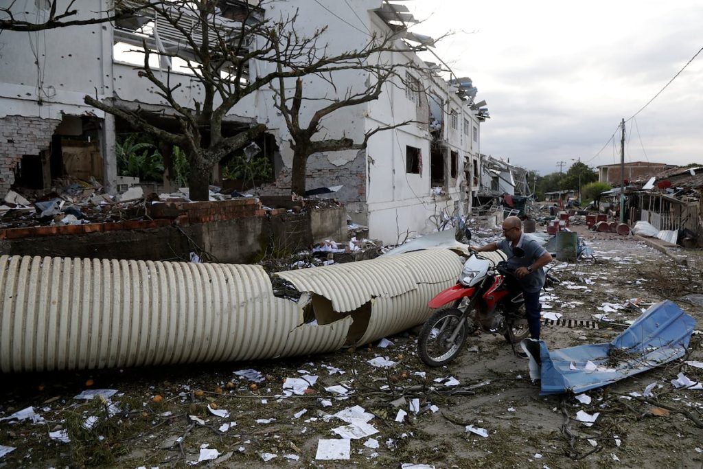 Atentados, elecciones y menos ayuda humanitaria, el desafío en seguridad que recae sobre el Gobierno Petro
