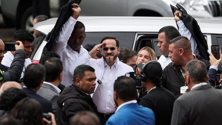 El ultra Abelardo de la Espriella capitaliza la división en la derecha tradicional colombiana