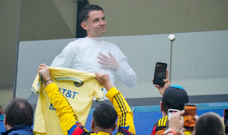 Betis le dio una emotiva bienvenida a Álvaro Fidalgo