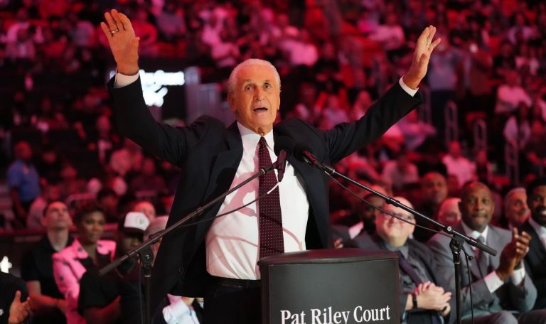 Los Lakers preparan una gran fiesta para develar la estatua de Pat Riley