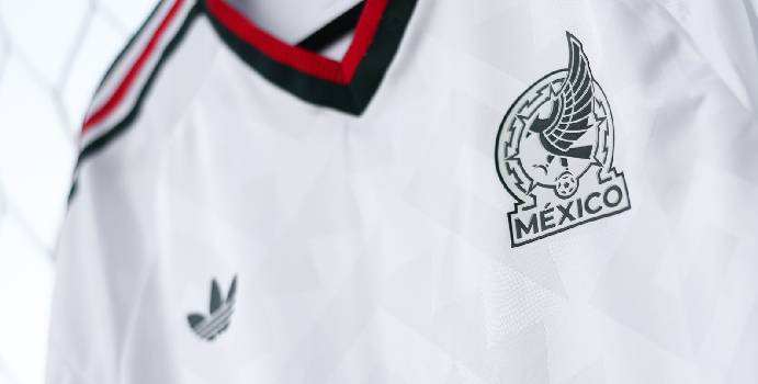 Aficionado muere en la reapertura del estadio Azteca