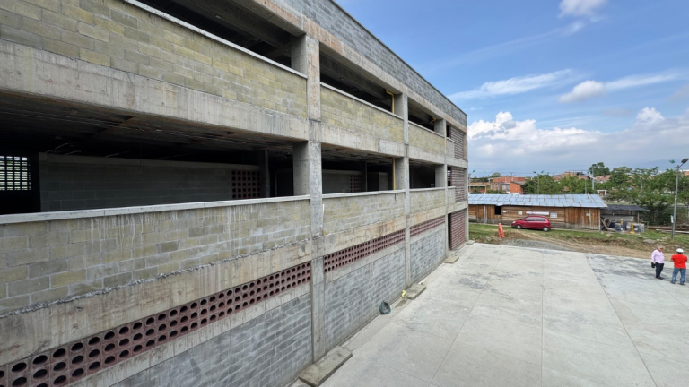 Avances en la construcción de colegio en Potero Grande, Cali