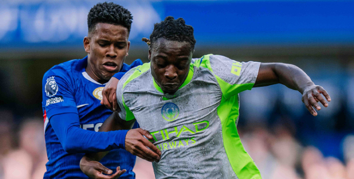 Manchester City aplasta al Chelsea y mete presión al Arsenal