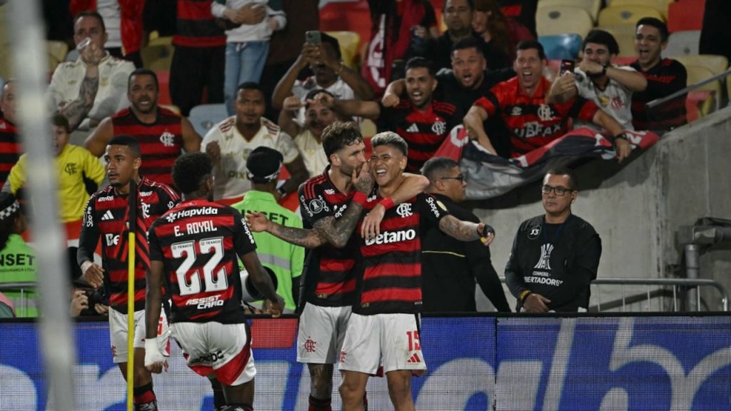 Flamengo tomó dura decisión con Jorge Carrascal tras su expulsión ante Fluminense; esto se trata
