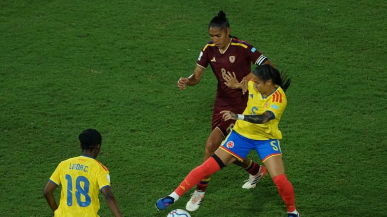 La ‘Tricolor’ remontó y se acercó a su clasificación; así quedó la tabla