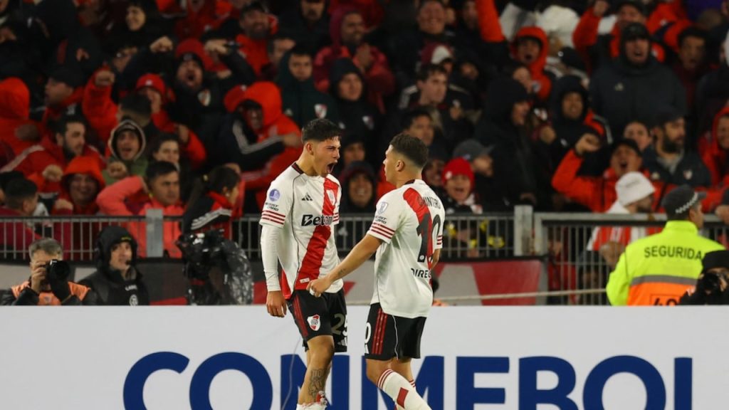 River, con Juanfer en la cancha, salva su invicto y acaricia los octavos de la Sudamericana