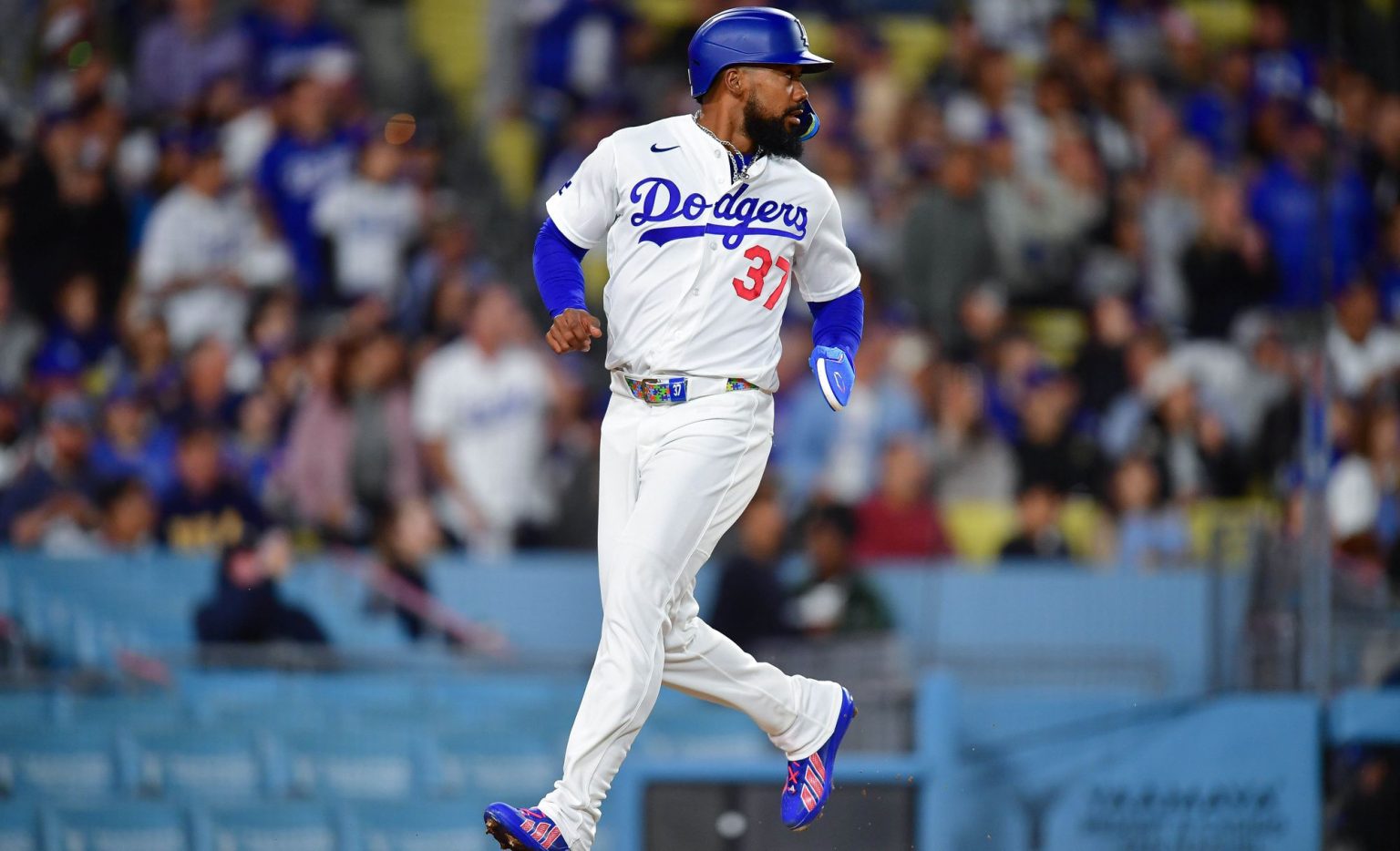 Teoscar Hernández de los Dodgers sufrió una inoportuna lesión