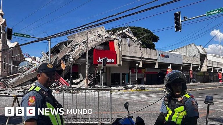 Decenas de muertos y heridos por un fuerte terremoto de magnitud 7,8 en el sur de Filipinas que obligó a emitir alertas de tsunami