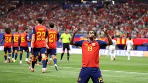 España ganó por goleada y metió miedo a sus rivales directos; así fue el partido