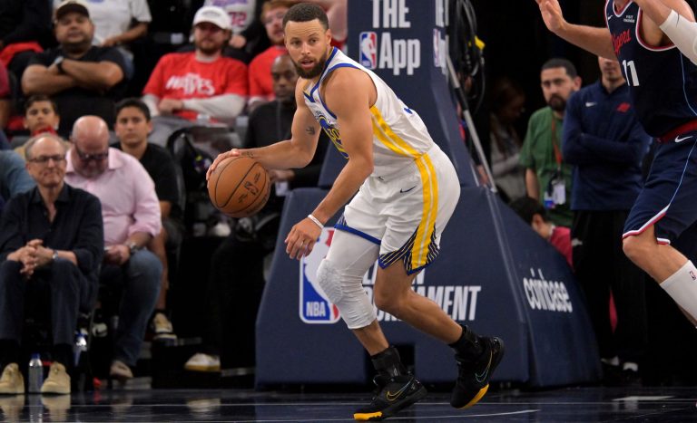 Stephen Curry sorprendió con su nuevo patrocinador de calzado