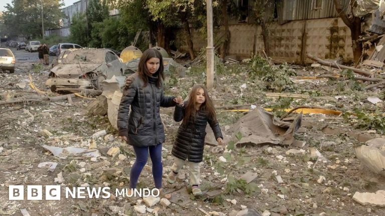 Al menos 13 muertos en Ucrania en uno de los mayores ataques de Rusia en los últimos meses con más de 700 drones