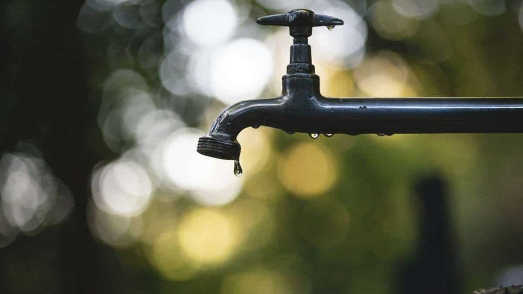 Diez barrios sin agua este miércoles; cortes de 12 horas