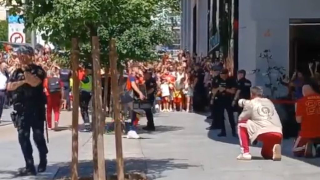 En medio de la euforia Madrid recibió a los campeones