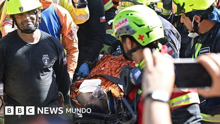 Rescatan con vida a un guardia de seguridad que estuvo 8 días bajo los escombros después de los terremotos de Venezuela