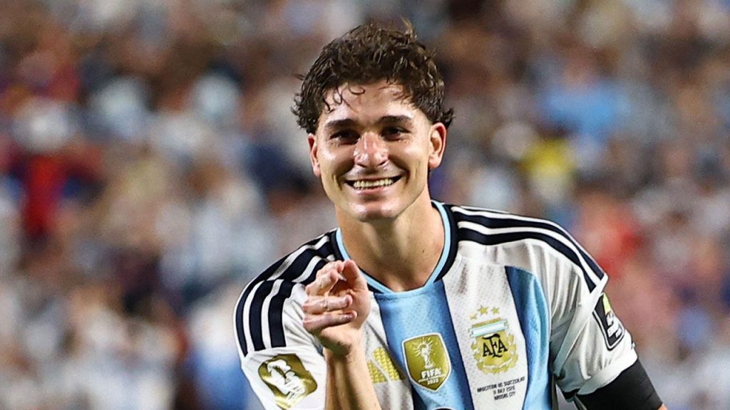 El Barcelona hará una última oferta por Julián Álvarez