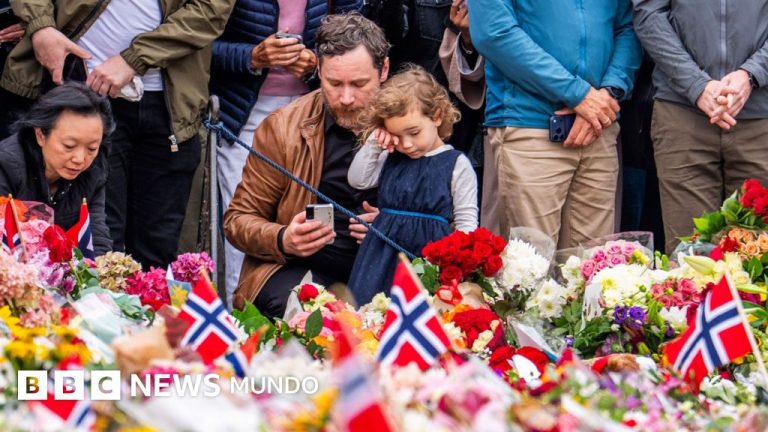 En fotos: la despedida del pueblo noruego al rey Harald entre lágrimas y ofrendas florales