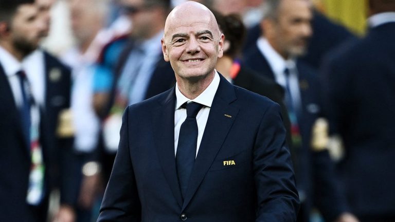 «Bajo, deshonesto y cobarde», eso piensa Luis Figo de Gianni Infantino