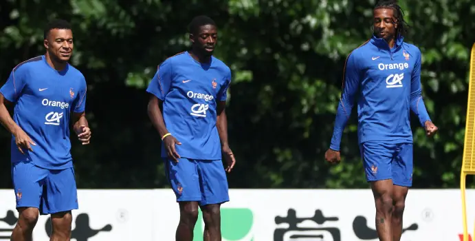Mbappé niega tensiones con Dembélé por el Balón de Oro