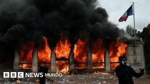 «Día de furia» en Francia: asaltos a edificios y más de 400 detenidos en multitudinarias protestas por la educación y el costo de vida