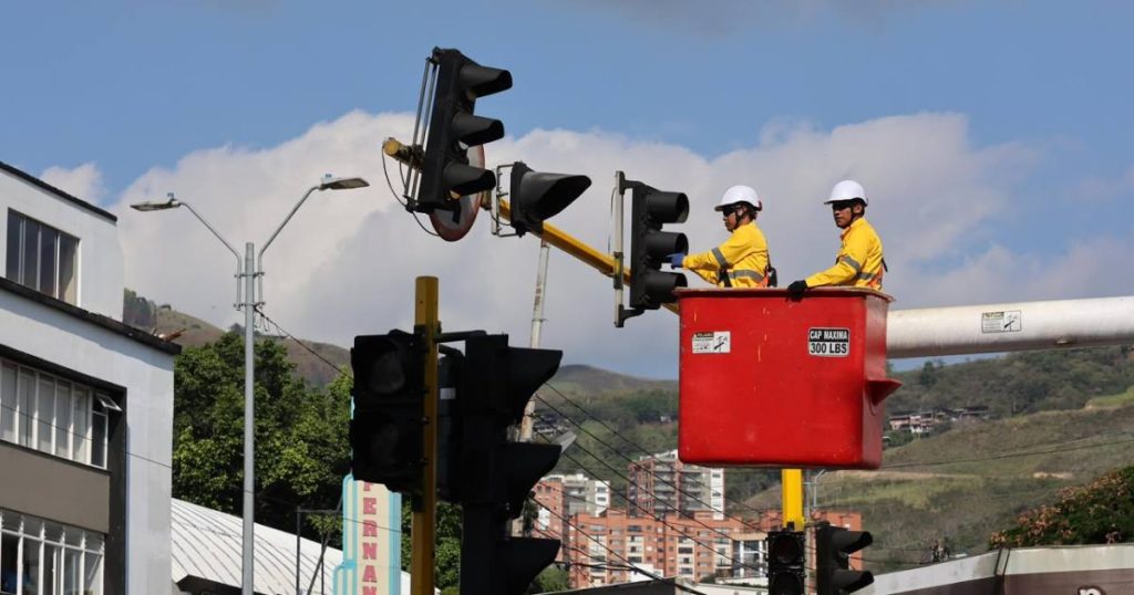 Cali refuerza la atención de semáforos dañados con cuadrillas disponibles 24 horas