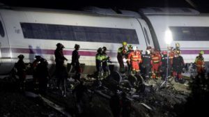 Al menos 68 muertos en un choque de trenes de alta velocidad en España tras una decisión "inexplicable" del centro de control
